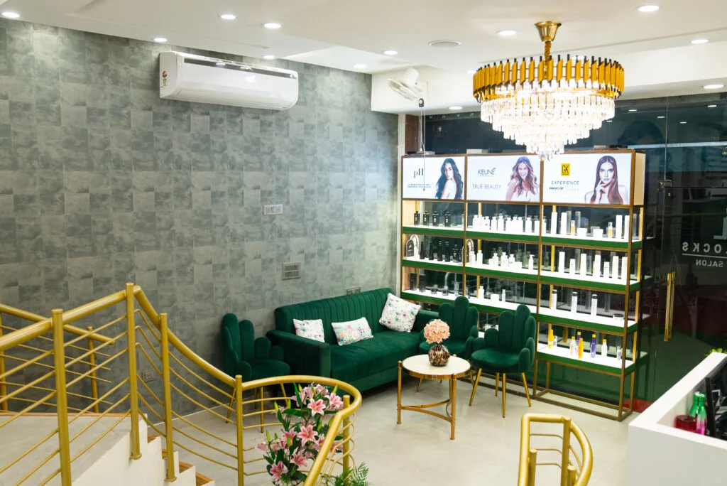 Headlocks salon interior