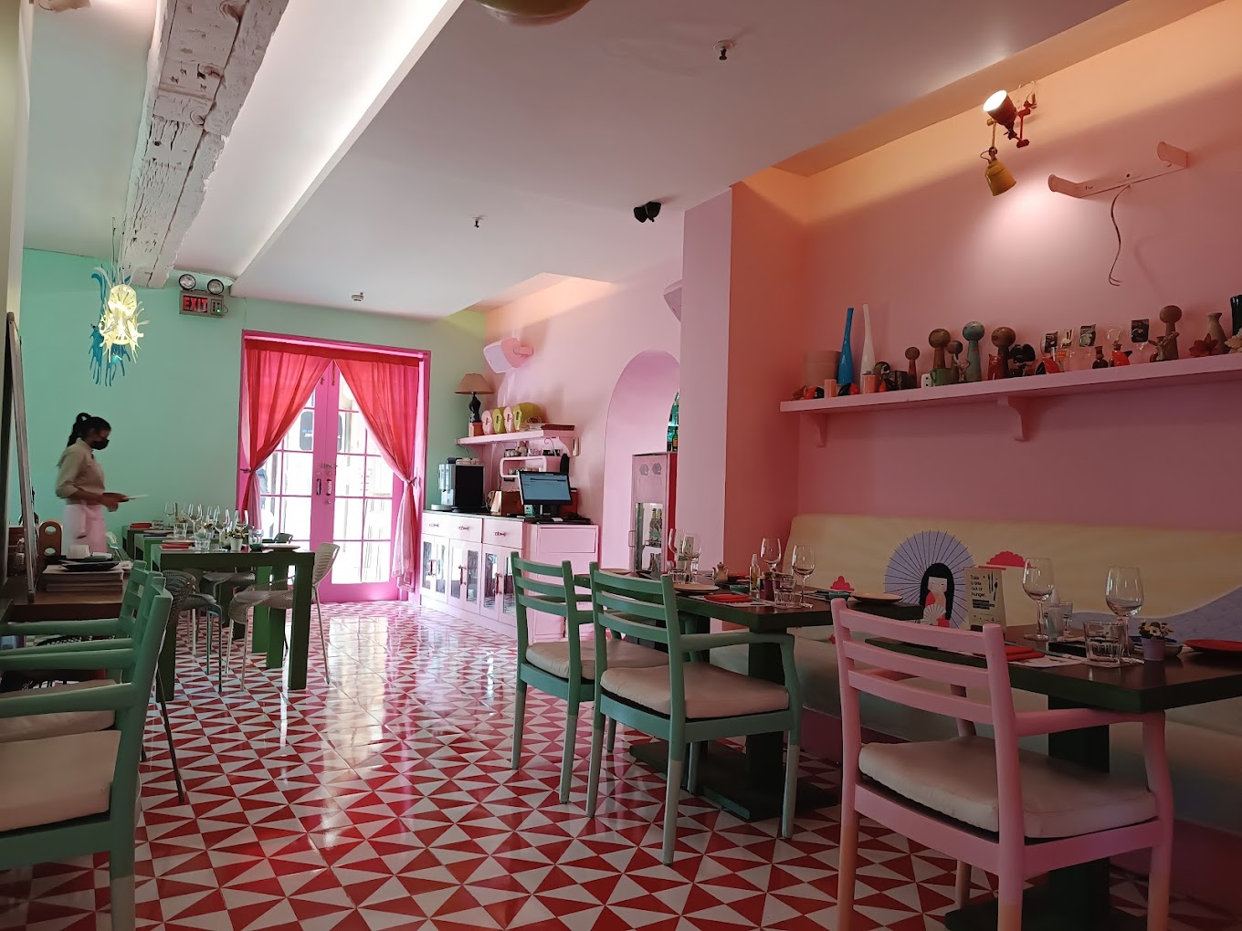 Ten Twenty Two interior